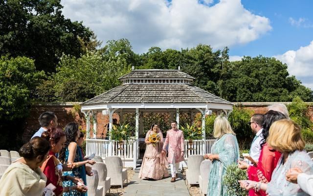 Summer wedding at the pavilion at Easthampstead Park