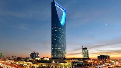 Distance view of Kingdom Tower near Dabab Hotel by Warwick - Riyadh