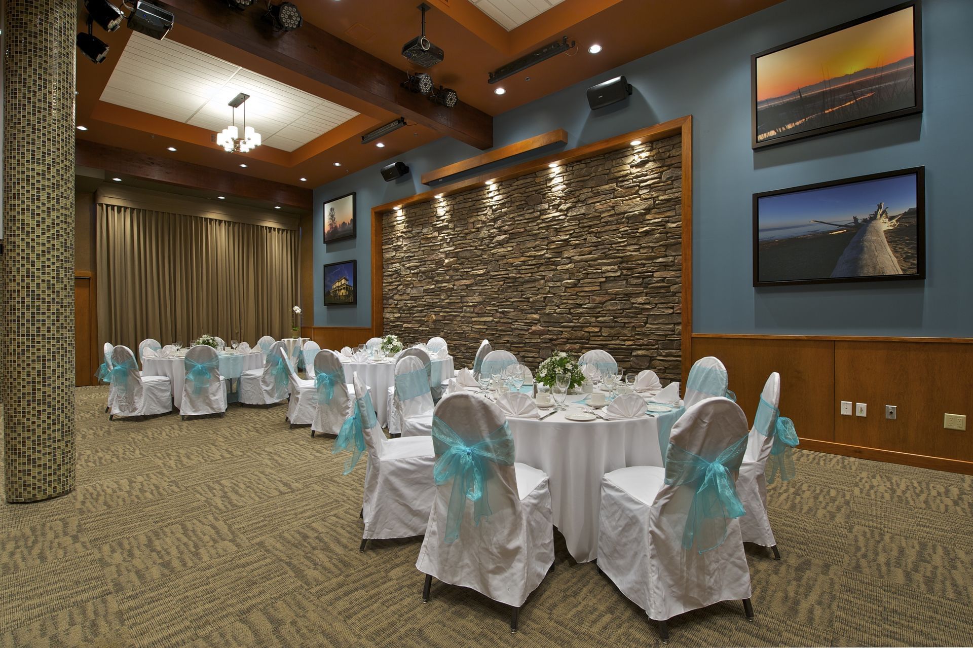 Coast Tsawwassen Inn - Centennial Room - Dinner