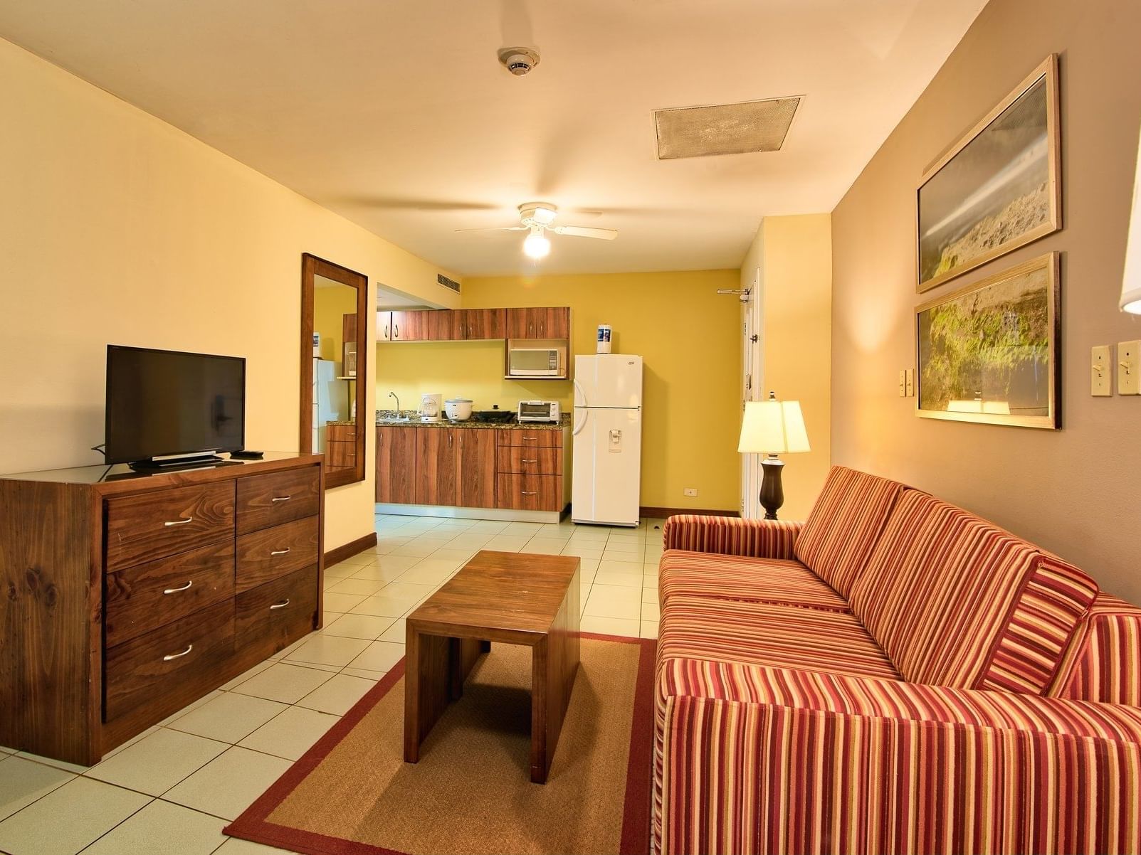 El interior de la sala de estar de Family Penthouse en Fiesta Resort