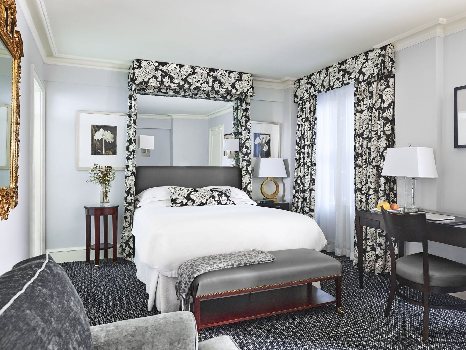 Deluxe Guestroom with queen bed
atThe Eliot Hotel 