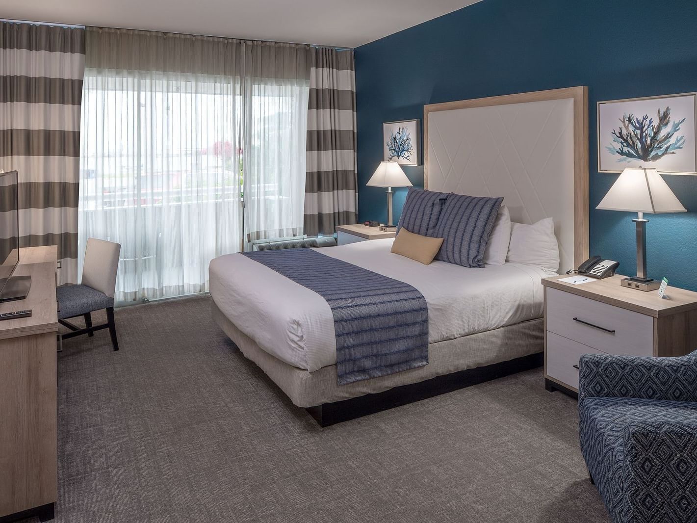 Hotel Rooms in San Diego, CA - Bay Club Hotel & Marina