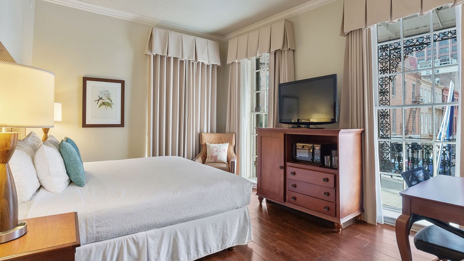 Traditional One King Bed New Orleans Downtown Hotel Accommodations