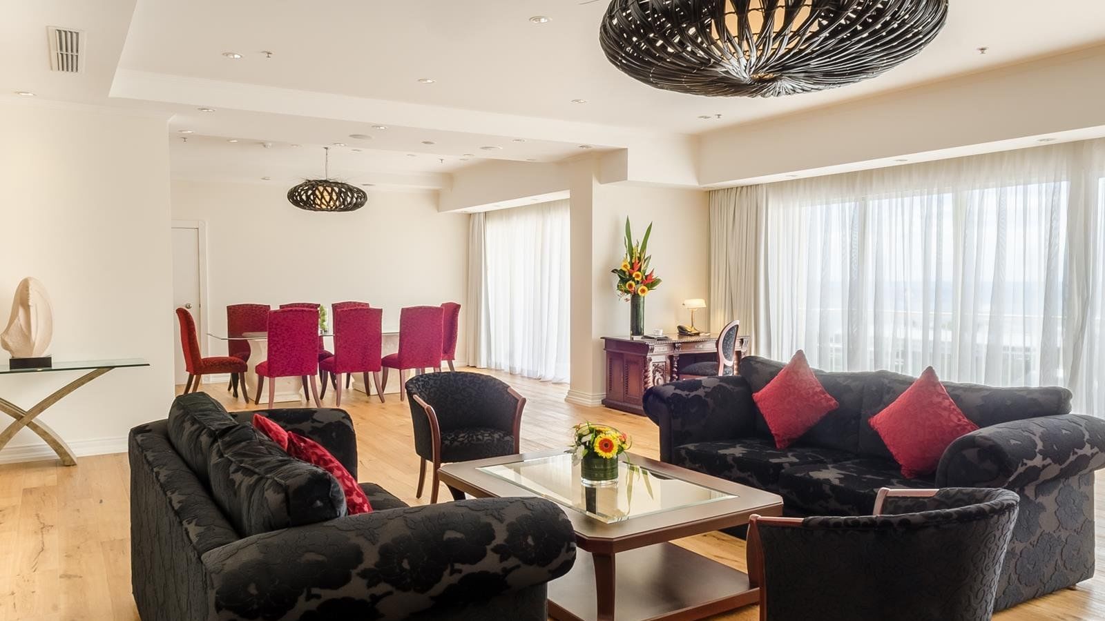 Living area in a room at Pullman Cairns International