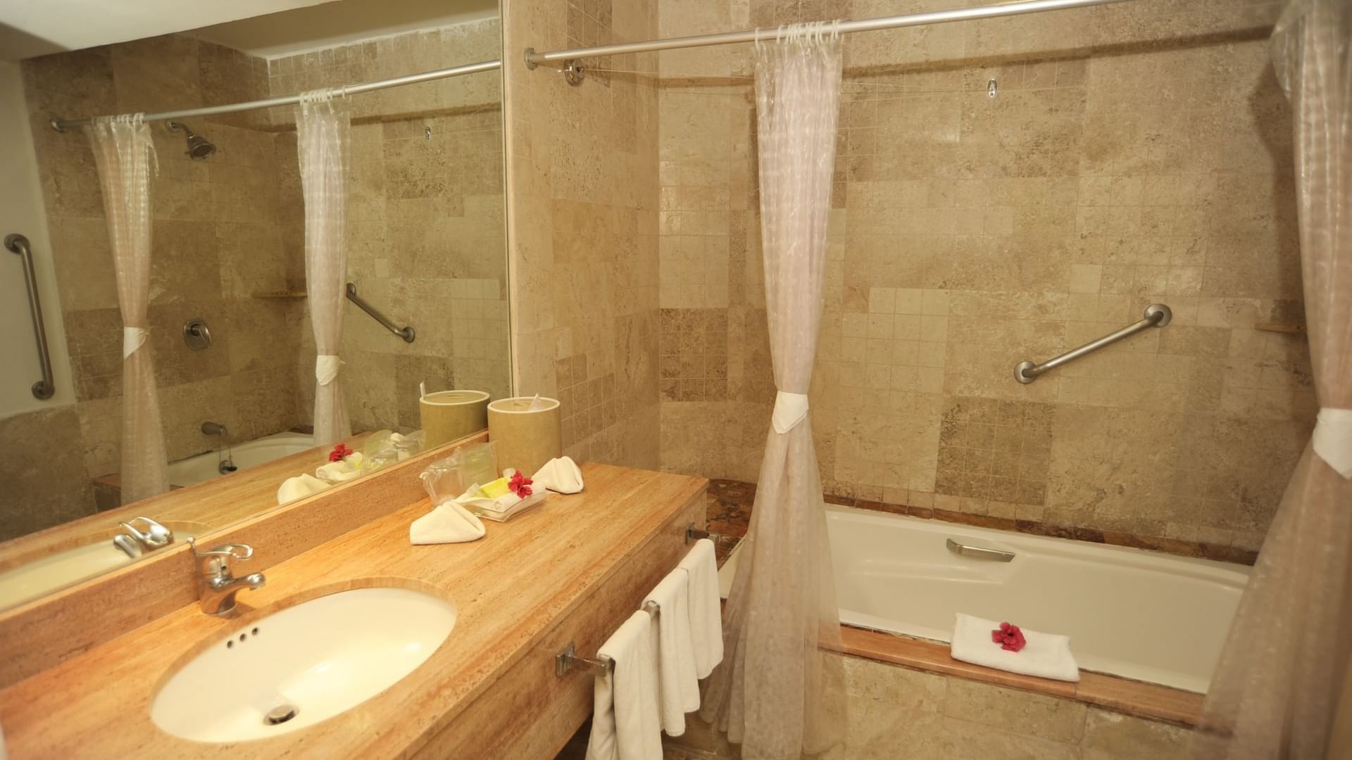 Interior of a Full-featured bathroom at Gamma Plaza Lxtapa