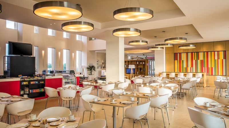 Interior of dining area at Fiesta Inn Silao Puerto Interior