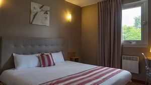 Bed & furniture in Standard Double Room at Hotel Solana