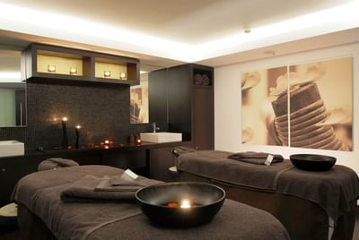 Massage beds with spa amenities in Holmes Place Spa at Hotel Cascais Miragem Health & Spa