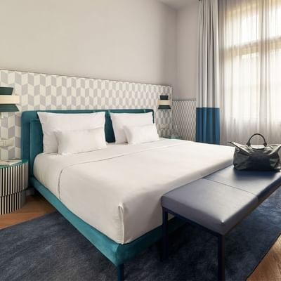 Dvoulůžkový pokoj s manželskou postelí v hotelu Falkensteiner Hotel Prague.