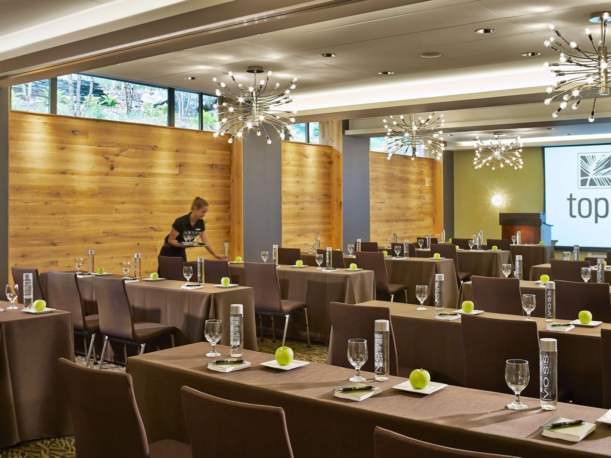 Pinnacle Ballroom arranged for a meeting at Topnotch Stowe Resort