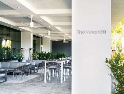 Interior view & Wall featuring The Veranda at Innovation Hotel