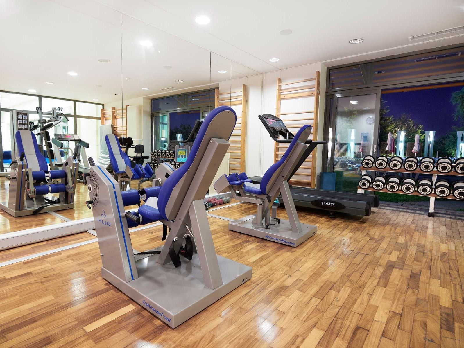 A gym with training machines at Ana Hotels Europa
