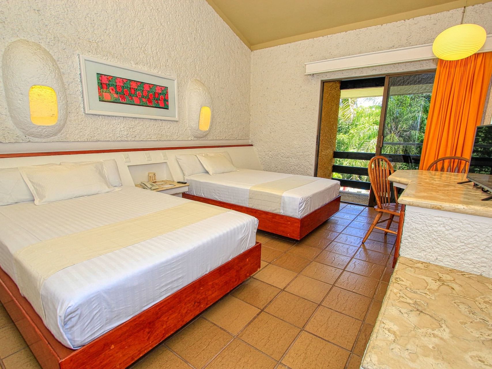 Twin beds in the Superior Room at Ciudad Real Palenque