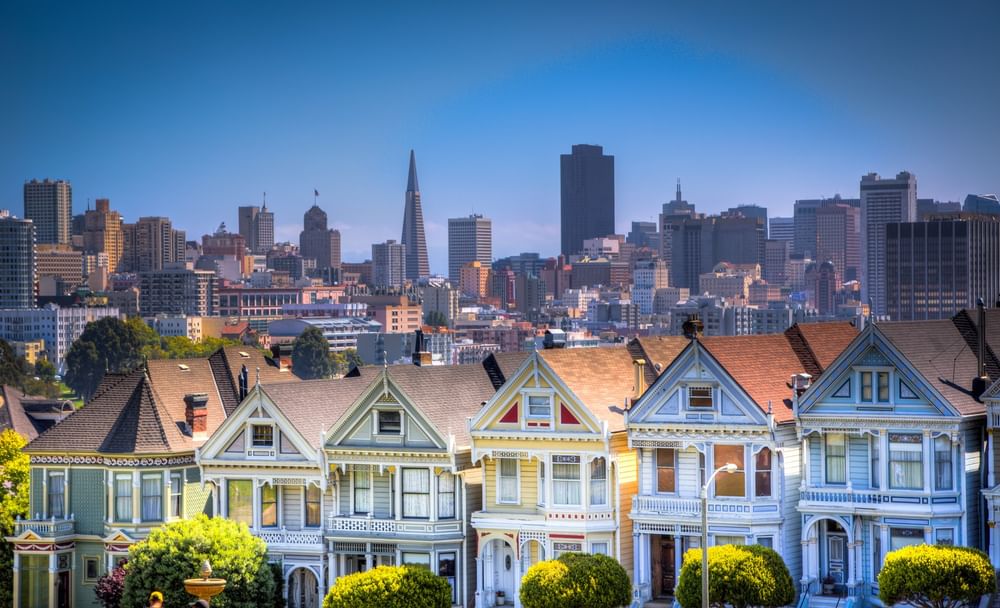 Painted Ladies houses by a city skyline under a clear sky near Warwick San Francisco