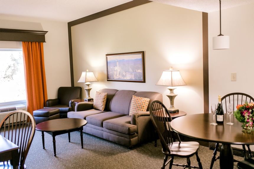 Couch under framed art flanked by two lamps in Double Queen Suite Lakeside at Clemson University Conference Center & Inn
