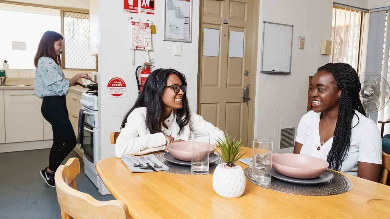 8 Bedroom Apartment, Dining Area 