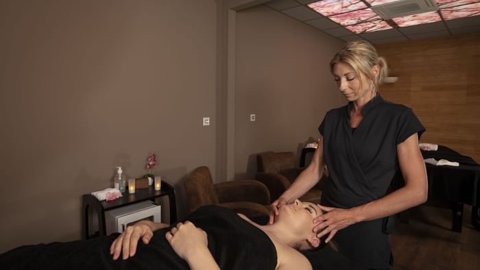 A client receiving spa treatments at Relax o'tel