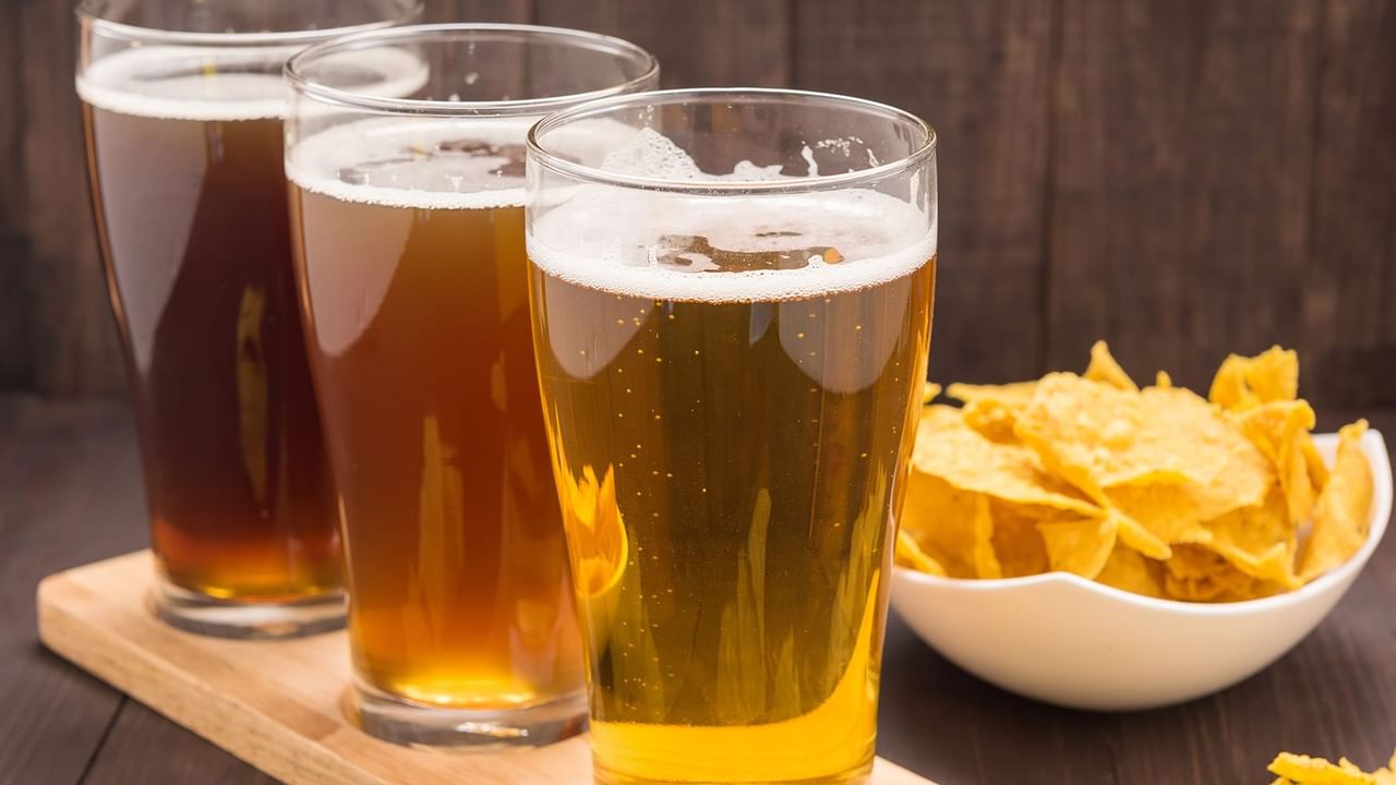 Flight of craft beers & chips in a bowl at Krooked House