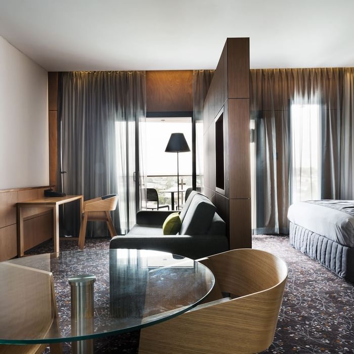 Living Area In Executive Suites at Mercure Sydney Liverpool 