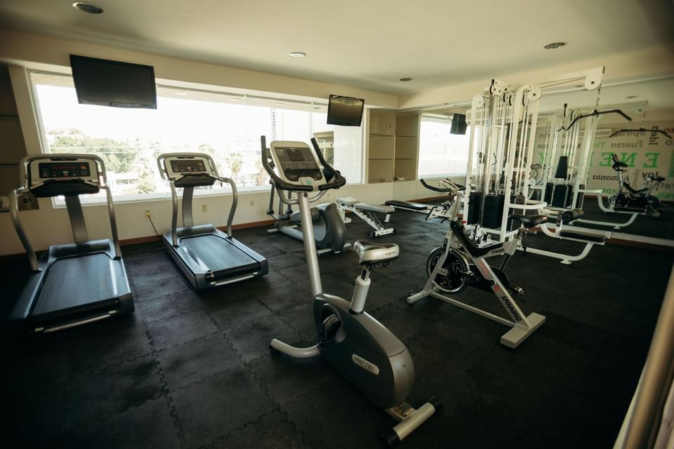 Exercise machines in the gymnasium at Araiza Hotel Hermosillo
