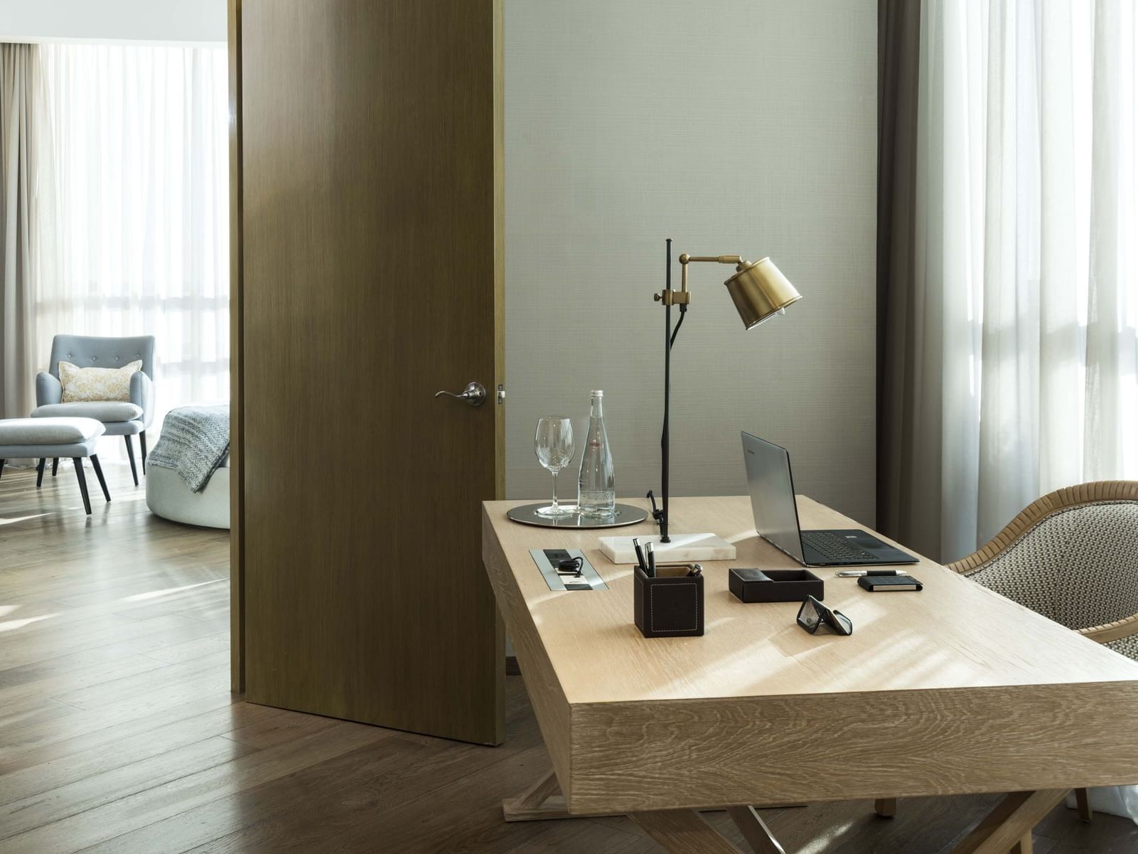 Escritorio con silla en Suite Marquis en Marquis Reforma en Ciudad de México