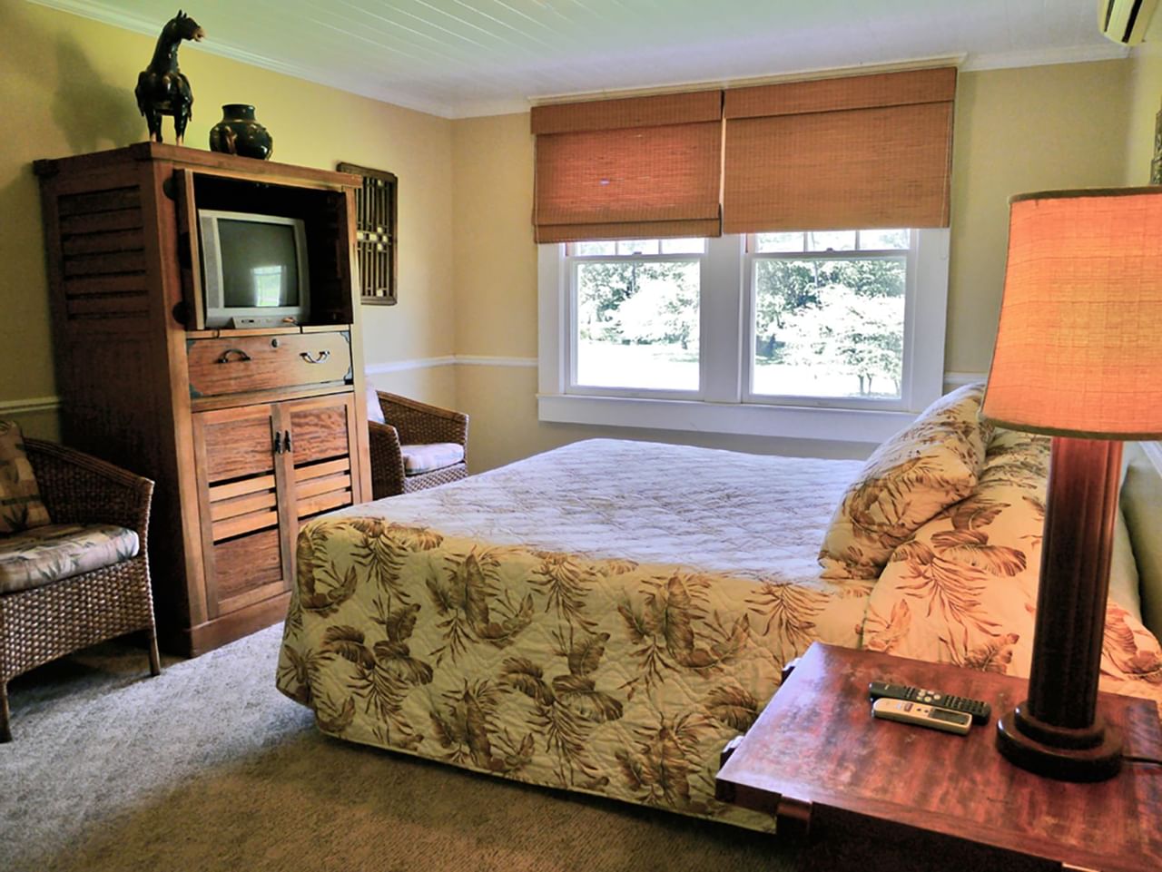 Guest room with TV at Waimea Plantation Cottages