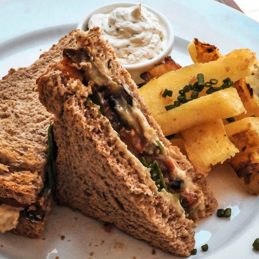 Well plated sandwich with fries served at Deco Recoleta Hotel