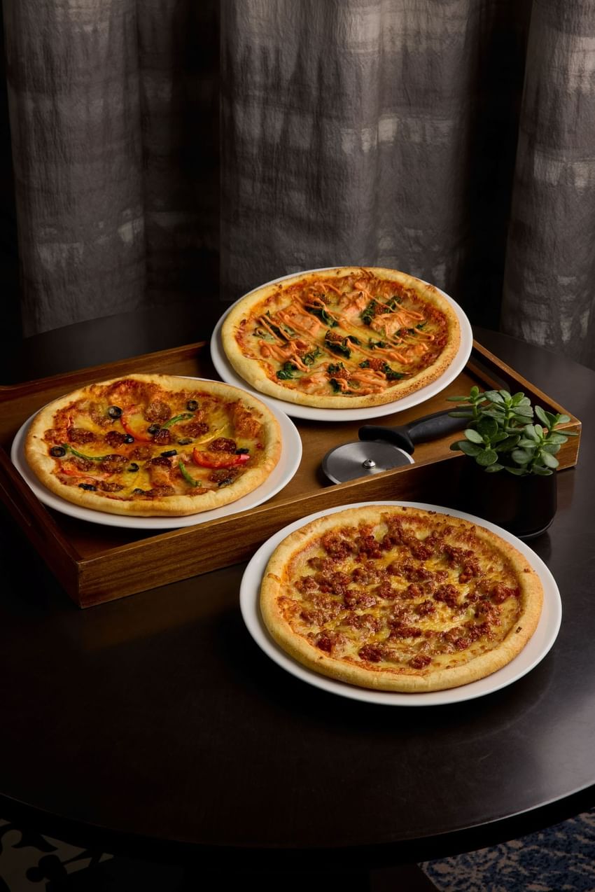Artisanal crusts and premium toppings delivered: bring the Tablescape Pizza Palate experience to your next gathering.