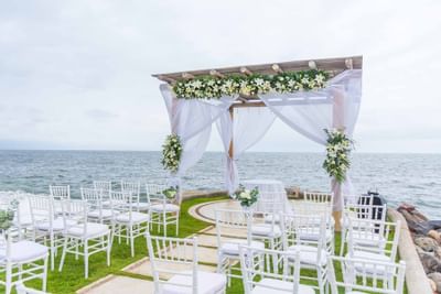 Decoration of a wedding altar at Buenaventura Grand Hotel