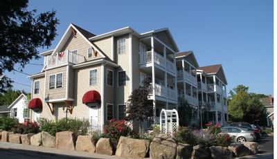 exterior of Bar Harbor Manor