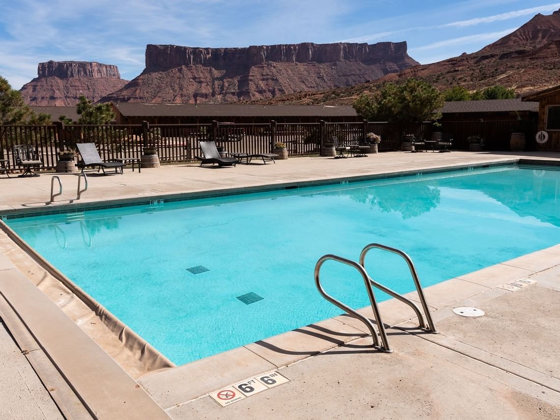 Pool and Hot Tub - Red Cliffs Lodge