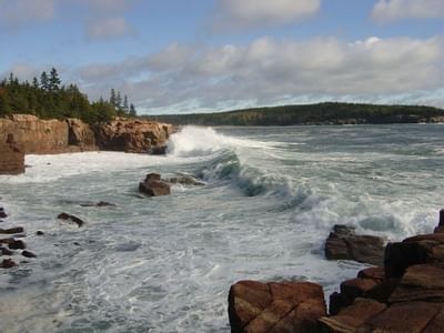 ocean waves in bar harbor bay