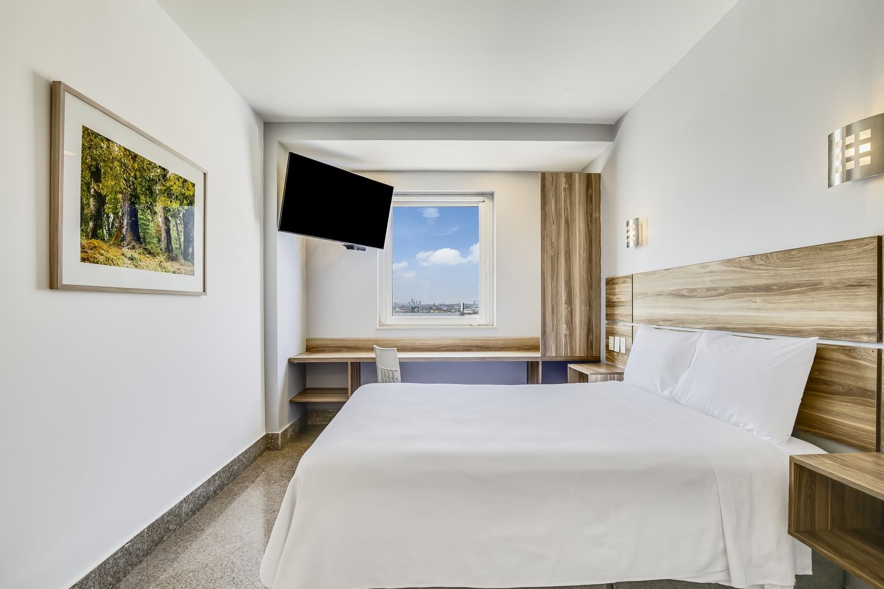 CONFORTABLE ROOMS
