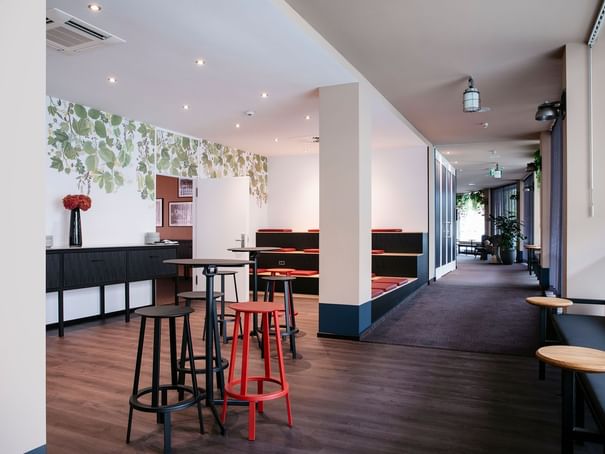 Lounge area with a hallway at Meeting Room at Hotel Berlin.B