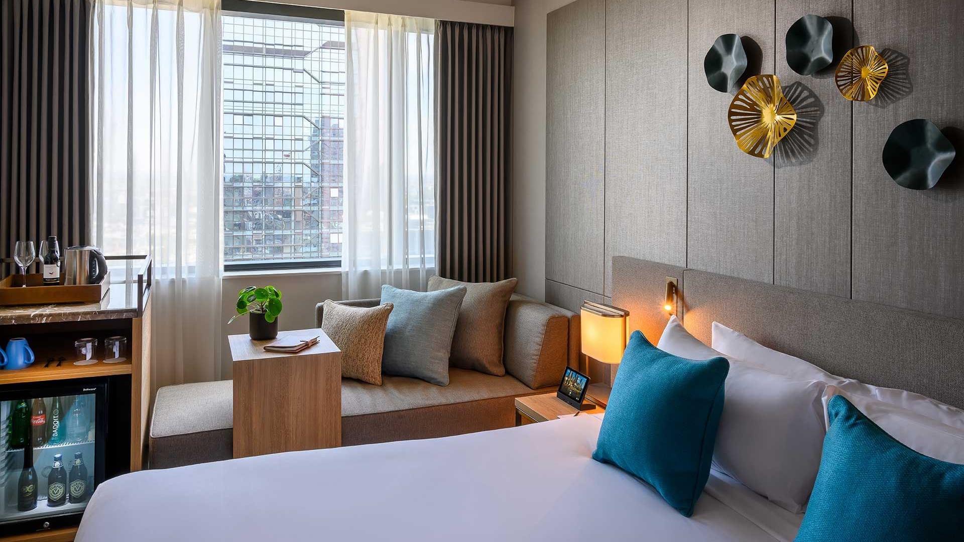 King bed in Standard Room at Melbourne Central Hotels