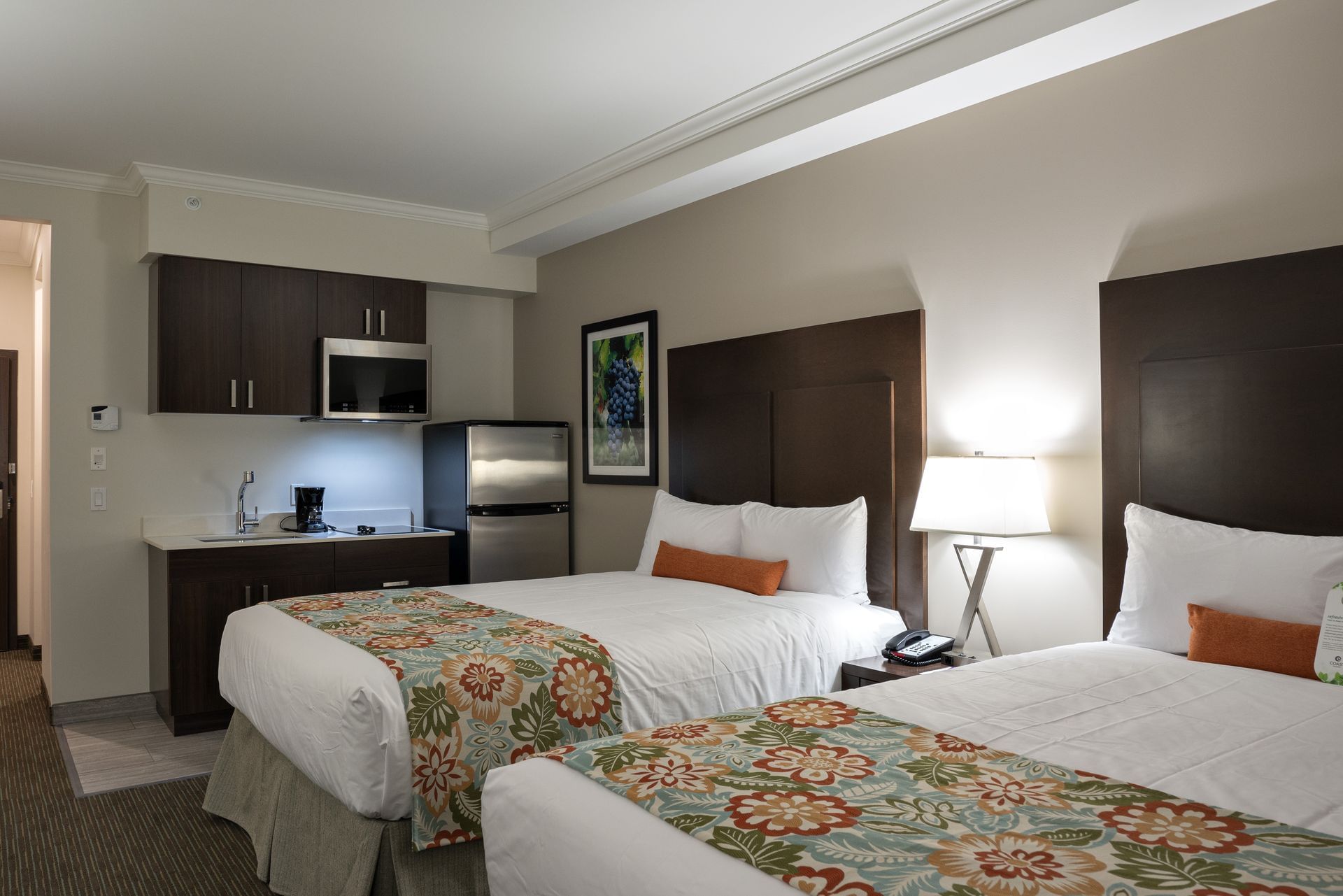 Coast Oliver Hotel - Comfort Room Queen Queen - Galley Kitchen