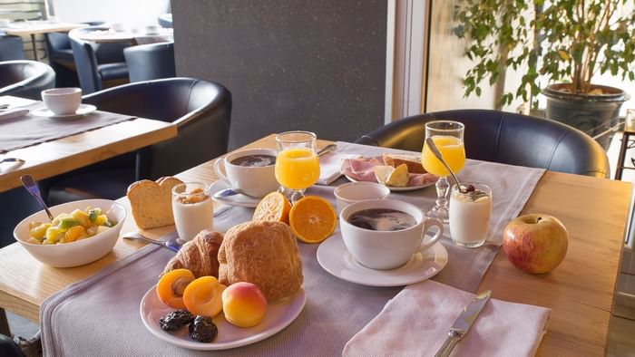 A warm breakfast served at Hotel du Pont Roupt