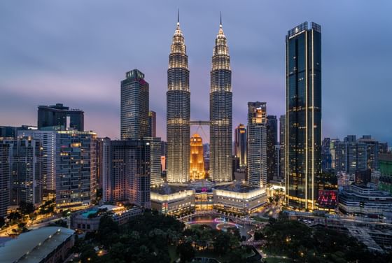 View of the building in the city near Paradox Hotels at night