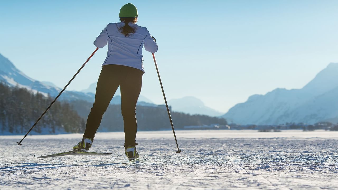 A lady cross-country skiing near Coast Hinton Hotel