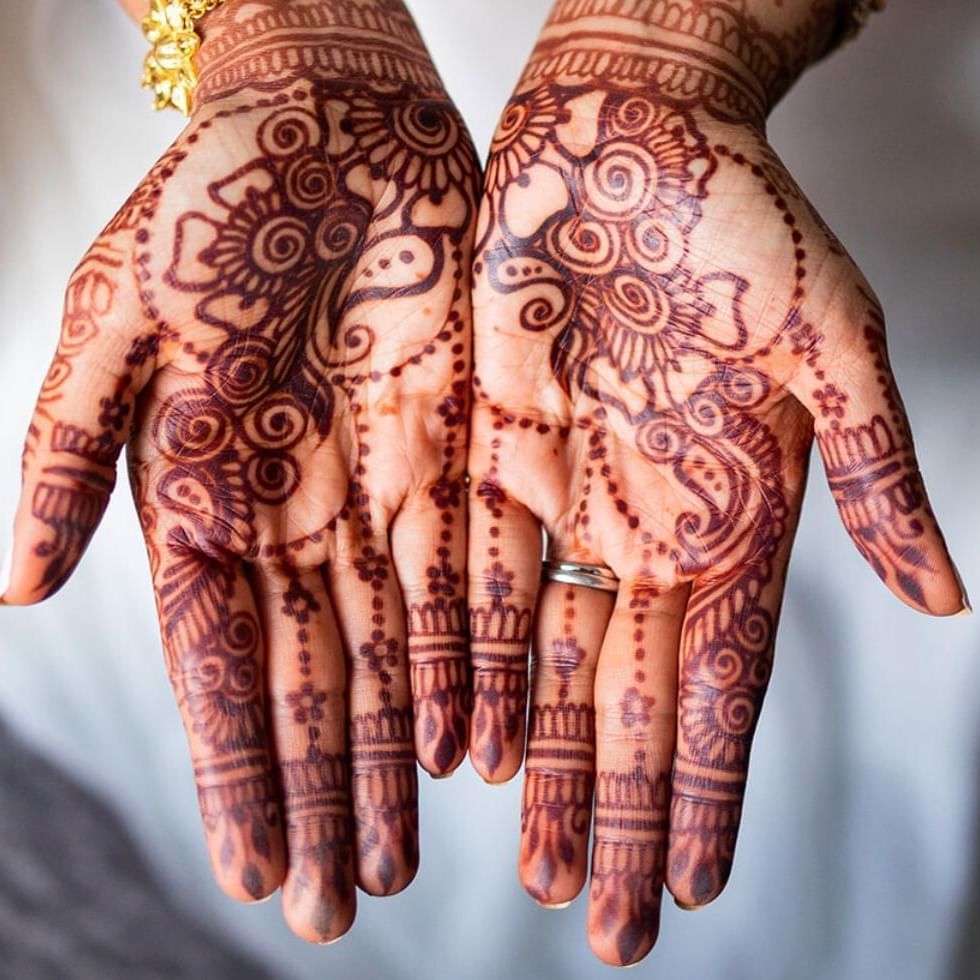 mehndi design on brides hands