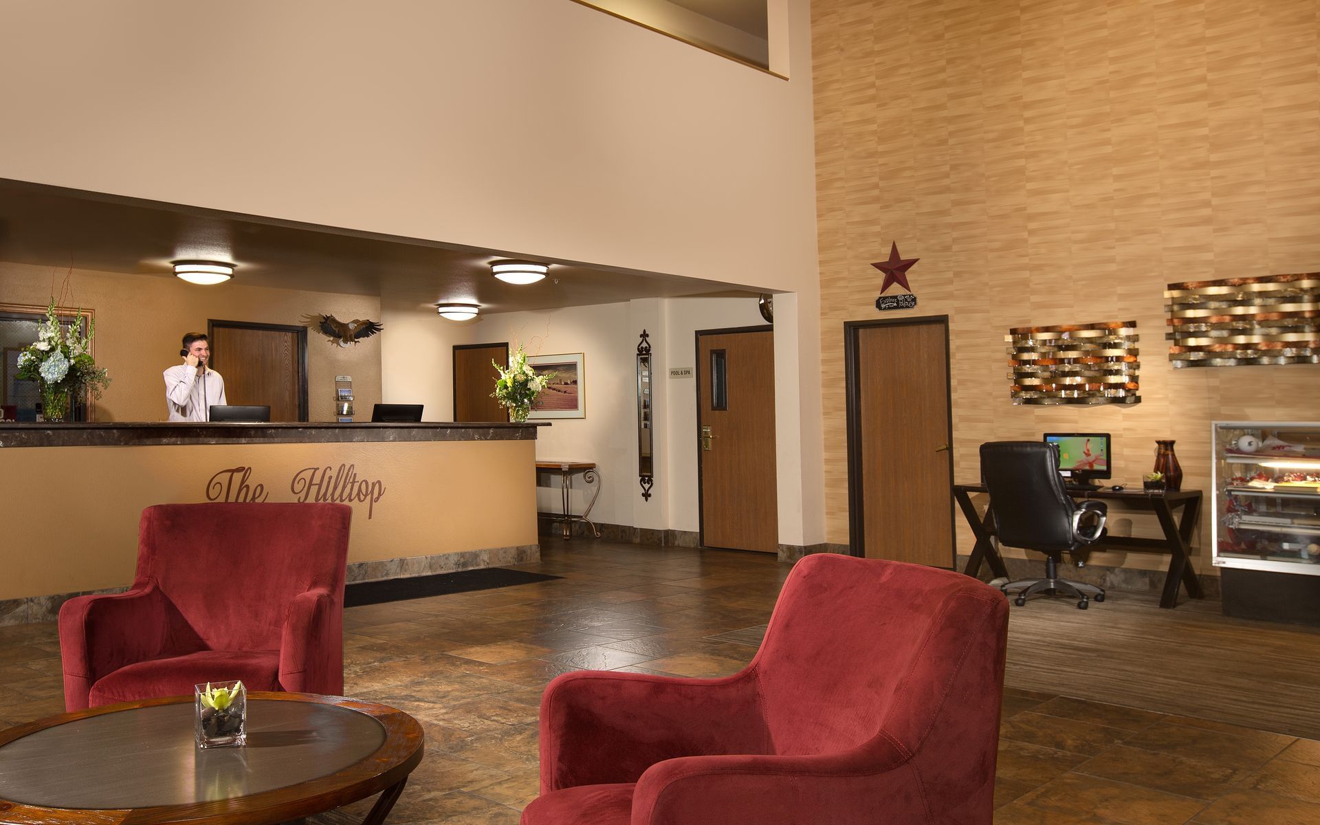 Coast Hilltop Inn - Front Desk