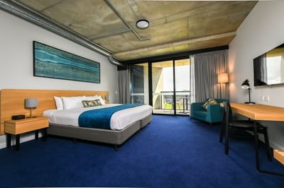 Bed, balcony & lounge, Superior Room, Nesuto Curtin Perth Hotel