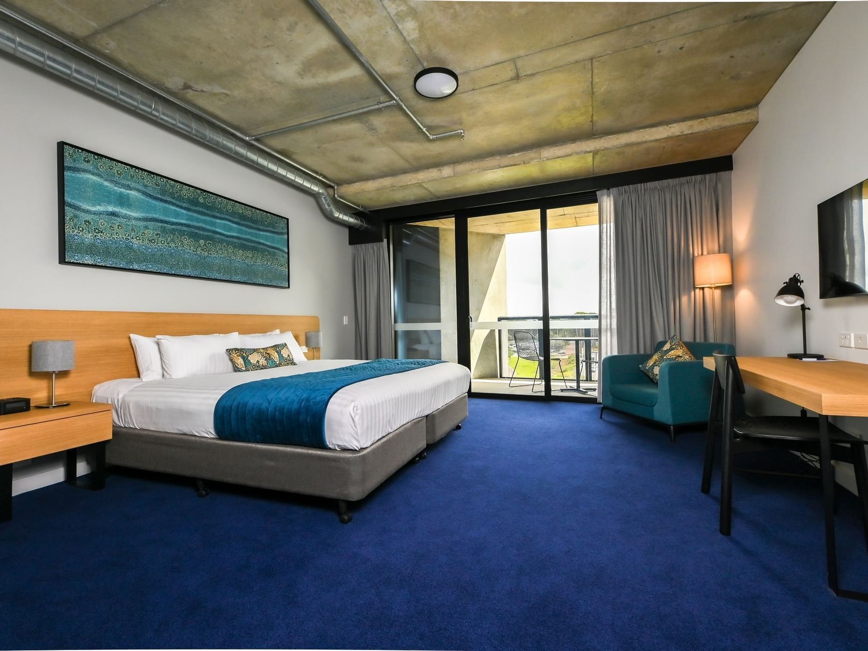 Bed, balcony & lounge, Superior Room, Nesuto Curtin Perth Hotel