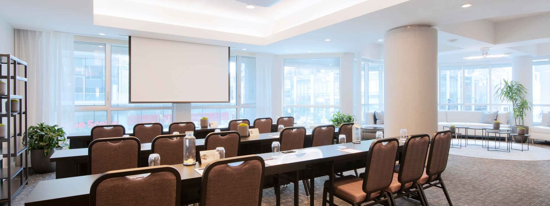 Classroom set-up facing a projector screen in Salon De La Montagne at Warwick Le Crystal Montreal