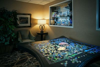 Puzzle room of Plaza Inn & Suites at Ashland Creek​