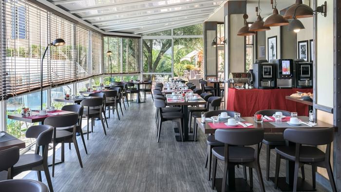 Interior table & chair setting at Hotel des Orangers