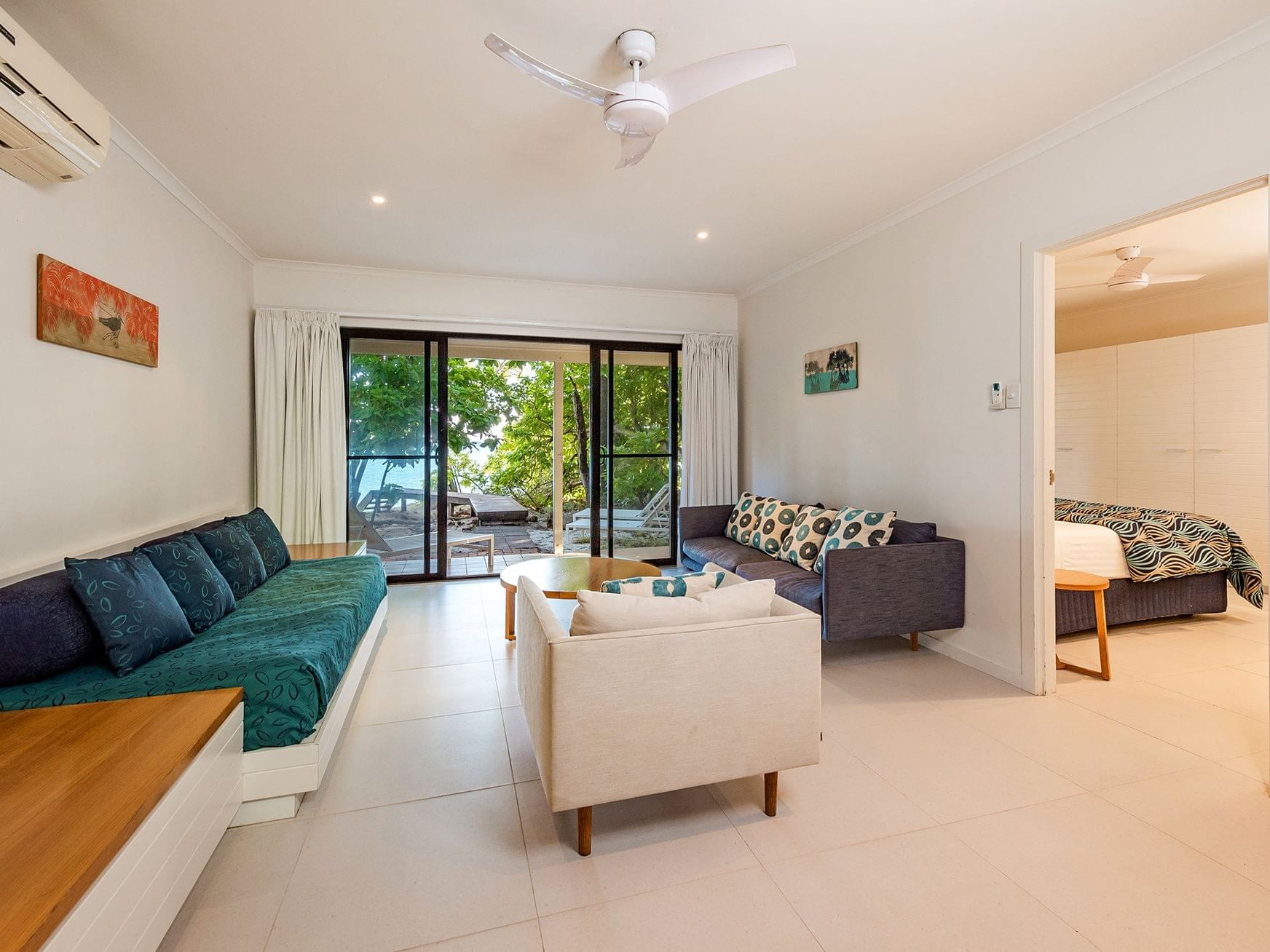 Beach House with living space at Heron Island Resort