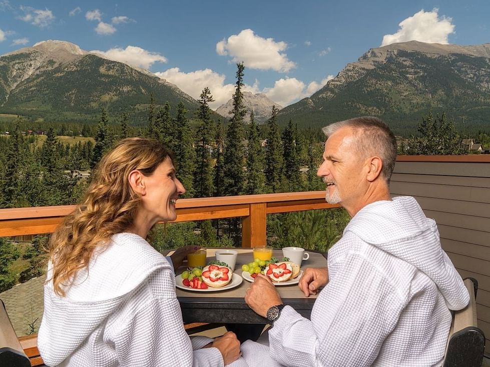 Couple dining on a balcony at Blackstone Mountain Lodge
