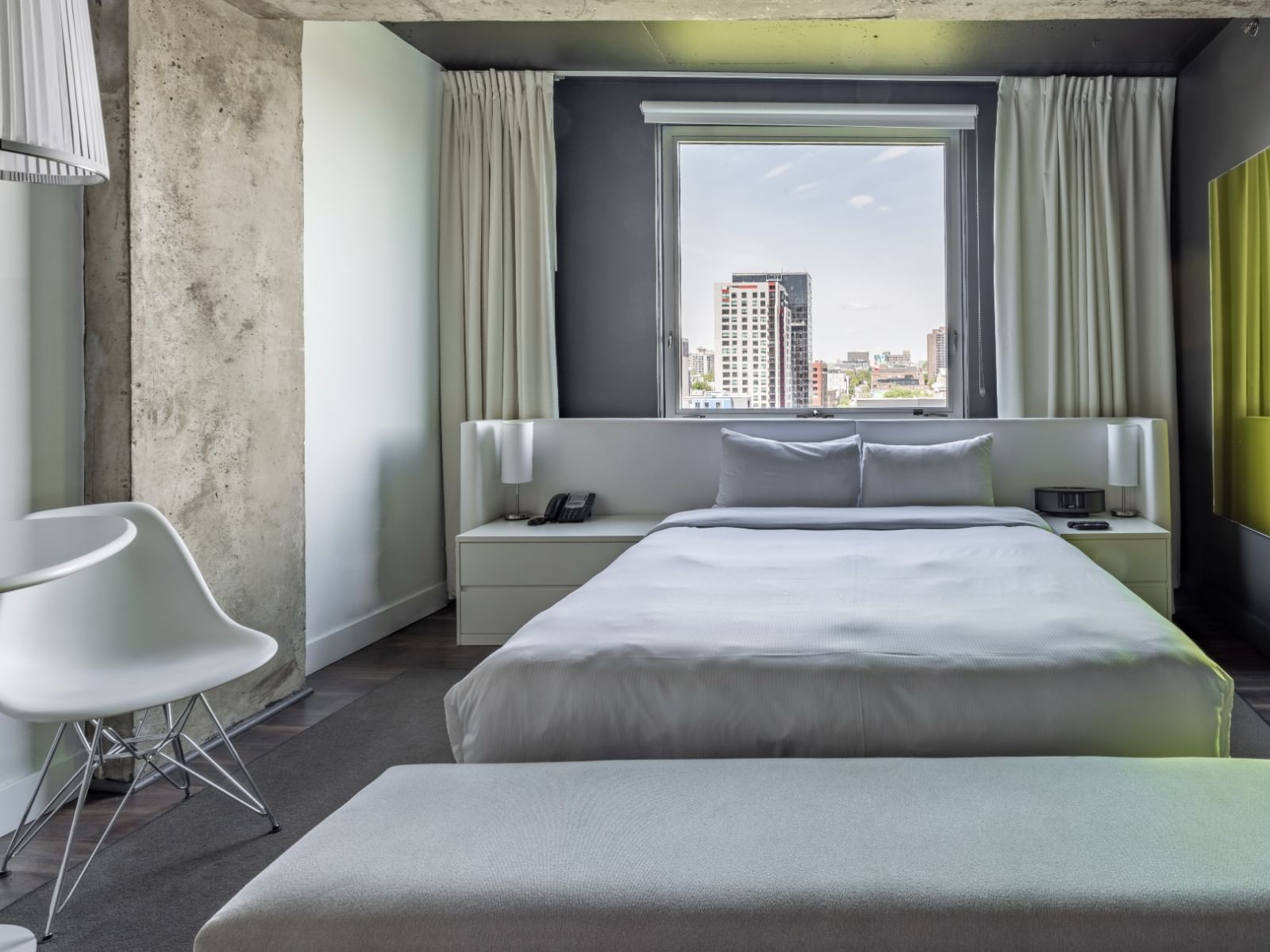 Bed & lounge area with city view in ZERO1 HIP at Hotel Zero1