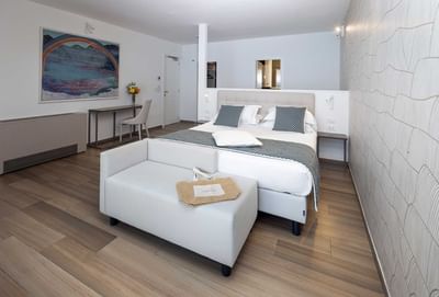 Lazula Room with a double bed & a sofa at Sublimis Boutique Hotel Camogli